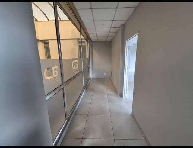 136M² OFFICE TO LET IN SUNNINGHILL